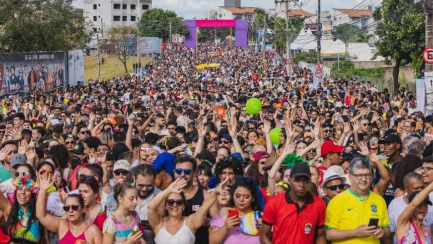 A Prefeitura de Divinópolis confirmou nesta terça-feira (17) os blocos que participarão do Pré-Carnaval do Divino, que acontecerá no dia 3 de fevereiro, na Avenida Paraná, das 9h às 22h.