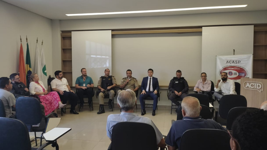 A Associação para Assuntos de Segurança Pública de Divinópolis (ACASP) reuniu mesa diretora e representantes da sociedade civil para o debate de temas pertinentes à rotina do cidadão na manhã desta quarta-feira (17).
