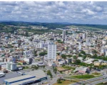 Ranking 2023 aponta Nova Serrana como uma das três melhores cidades do Brasil para fazer negócios no setor industrial