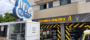 Estúdio móvel da rádio Nova Sertaneja esta AO VIVO direto da Elétrica Nações