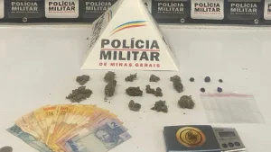 Adolescente &eacute; apreendido com por&ccedil;&otilde;es de haxixe e maconha no Serra Verde em Divin&oacute;polis