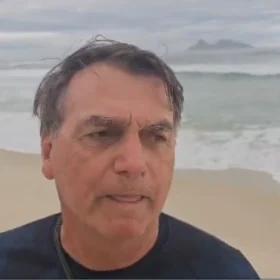 Bolsonaro n&atilde;o desiste e pede impeachment de Lula