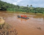 Bombeiros buscam por vítima que teria se afogado no Rio Paraopeba em Brumadinho