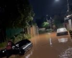 Bombeiros resgatam moradores ilhados devido à chuva em Contagem