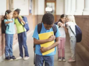 Bullying e cyberbullying passam a ser considerados crimes no Brasil; advogada esclarece a nova lei