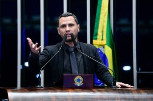 Republicanos confirma pr&eacute;-candidatura de Cleitinho ao governo de Minas