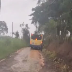 Divinópolis: Estrada de Tamboril é afetada pelas chuvas após obra inacabada