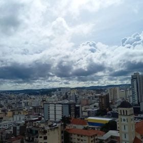 Divinópolis tem segundo dia mais quente de 2024 neste domingo (17)