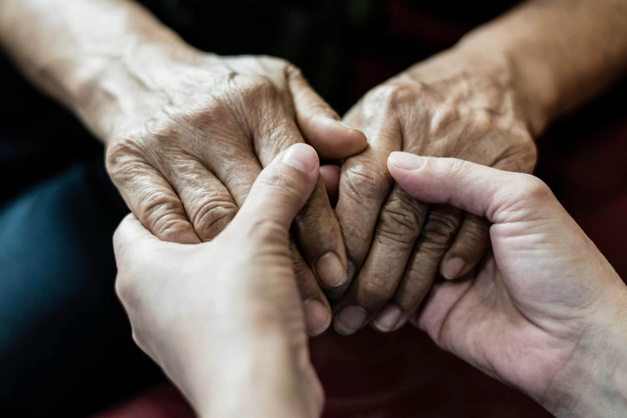 Paciente com Doença de Parkinson reclama de falta de remédios em Divinópolis