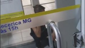Itapecerica: Homem fica trancado em banco e quase passa a virada trancado