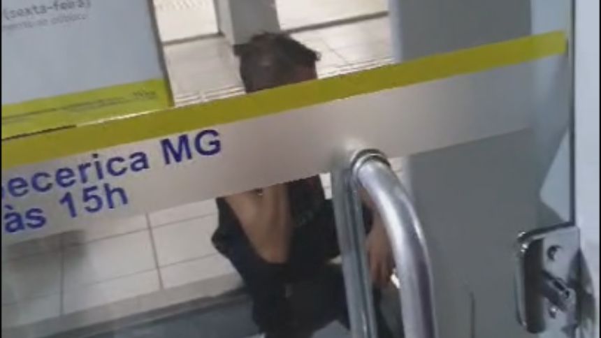 Itapecerica: Homem fica trancado em banco e quase passa a virada trancado