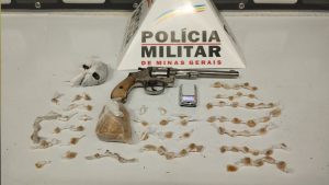 Divinópolis: Homem é preso com arma e drogas no bairro Vila Romana