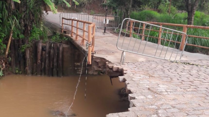 Itapecerica: Ponte é interditada com risco de queda