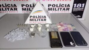 Itapecerica: PM prende 4 homens por tr&aacute;fico de drogas em lava-jato