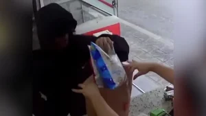 Bom Despacho: Ladr&atilde;o invade padaria e furta salgadinhos e dinheiro