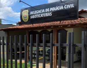 Suspeito de tentar matar a namorada com um machado &eacute; preso na Grande BH