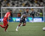 Alisson, da base, salva Galo de mais uma derrota.