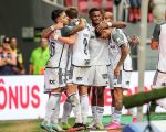 Atlético vence, mas só a base convence.