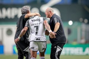 Hulk mais uma vez salva o Galo e Felipão.
