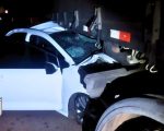 Itaúna: Acidente entre carro e carreta deixa homem ferido