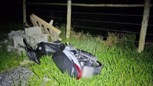 Casal de assaltantes &eacute; preso debaixo da cama em Itapecerica