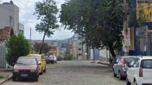 Dupla &eacute; presa ap&oacute;s roubar mulher no Centro de Divin&oacute;polis