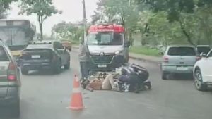 Motociclista fica ferido ap&oacute;s acidente no bairro Manoel Valinhas, em Divin&oacute;polis
