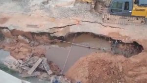Moradores denunciam obra parada no Sidil, em Divinópolis