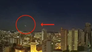 Meteoro brilhante cruza céu de Divinópolis na madrugada desta sexta (09/2)