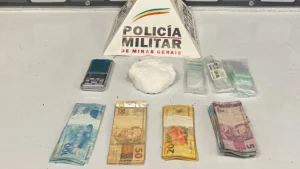 Jovem de 19 anos &eacute; detido com drogas em Divin&oacute;polis