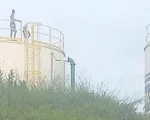 Uma leitora do Portal MPA registrou moradores do bairro Fausto Pinto da Fonseca, em Nova Serrana, tomando banho em um tanque da Copasa na região.