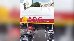 Uma nova unidade dos Supermercados ABC foi inaugurada na manh&atilde; desta ter&ccedil;a-feira (06) em Cl&aacute;udio. Ela se localiza na rua Diamantina, 200, no centro da cidade.