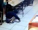 O Portal MPA recebeu imagens de um furto que aconteceu em um restaurante localizado na rua Pernambuco, no Centro de Divinópolis.