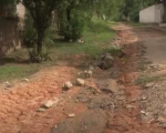 Dona Clarice tem 74 anos e todos os dias sai para trabalhar cedo, mas com o início das obras na avenida Magalhães Pinto no ano passado, começou a ter problemas.