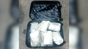 A Pol&iacute;cia Militar apreendeu drogas com duas pessoas, de 29 e 31 anos, na MG-050, na tarde desta sexta-feira (16), em Formiga.