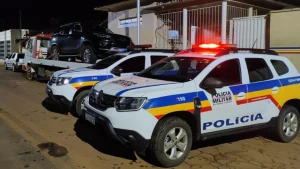 A Pol&iacute;cia Militar recuperou um ve&iacute;culo clonado na BR-262, na Pra&ccedil;a do Ped&aacute;gio, no domingo (18/2). De acordo com o &oacute;rg&atilde;o, as viaturas estavam posicionadas com intuito de abordar o ve&iacute;culo Toyota Hillux