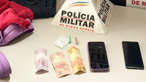 Pol&iacute;cia Militar prende dois homens ap&oacute;s roubarem uma casa em Nova Serrana