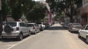 A voz da comunidade de hoje fala do Centro da cidade. Comerciantes e empresários da região da Savassi em Divinópolis cobram a instalação de vagas de carga e descarga e embarque e desembarque na região.