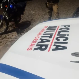 A Polícia Militar apreendeu dois adolescentes, de 15 e 16 anos, por furto de motocicleta na noite desta quinta-feira (22).