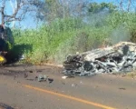 Um acidente entre carro e trator deixou duas pessoas mortas em Luz, na madrugada deste sábado (10/2), no trevo da MG-176 com a MG-429.