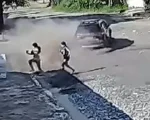 Veja vídeo: carro desgovernado quase atropela duas pessoas no bairro Icaraí