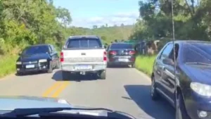Acidente na AMG 0345 deixa tr&ecirc;s pessoas feridas