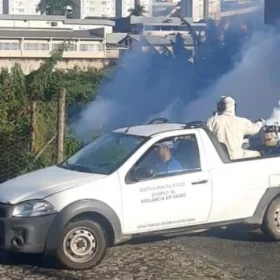 Carro fumacê atuará no Jardim das Acácias