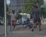 Morador em situação de rua agride ambulante em Divinópolis