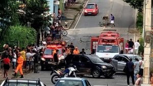 Ita&uacute;na: Motorista b&ecirc;bado &eacute; preso ap&oacute;s acidente com 3 carros