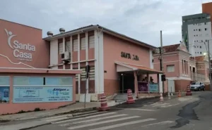 Emenda de R$ 300 mil destinada à Santa Casa de Misericórdia em Bom Despacho é anunciada por líderes políticos locais; confira