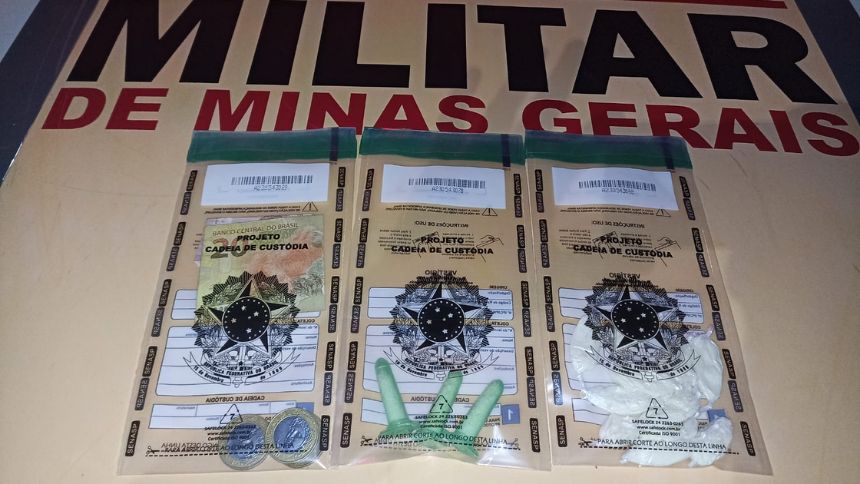 Homem &eacute; preso com coca&iacute;na na BR-494, em Divin&oacute;polis