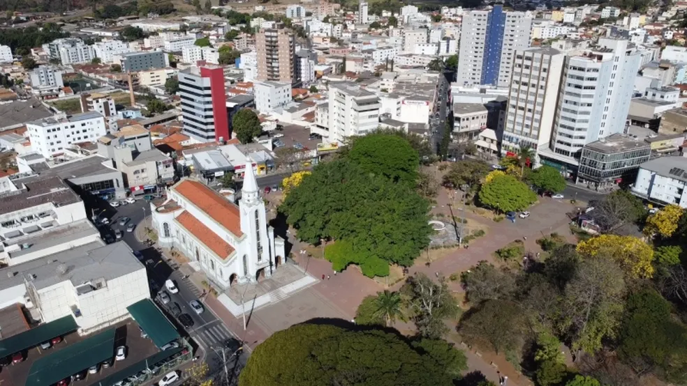 Prefeitura de Itaúna abre edital para processo seletivo com salários de até R$ 21 mil