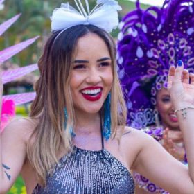 Júlia Reis lança nova música "O Mundo Pira", em ritmo de Carnaval