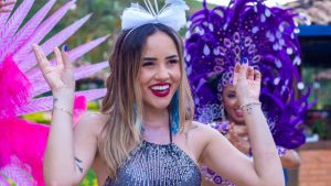 J&uacute;lia Reis lan&ccedil;a nova m&uacute;sica "O Mundo Pira", em ritmo de Carnaval